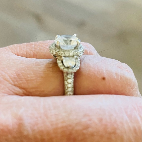 Diamond Ring - Picture 5 of 13